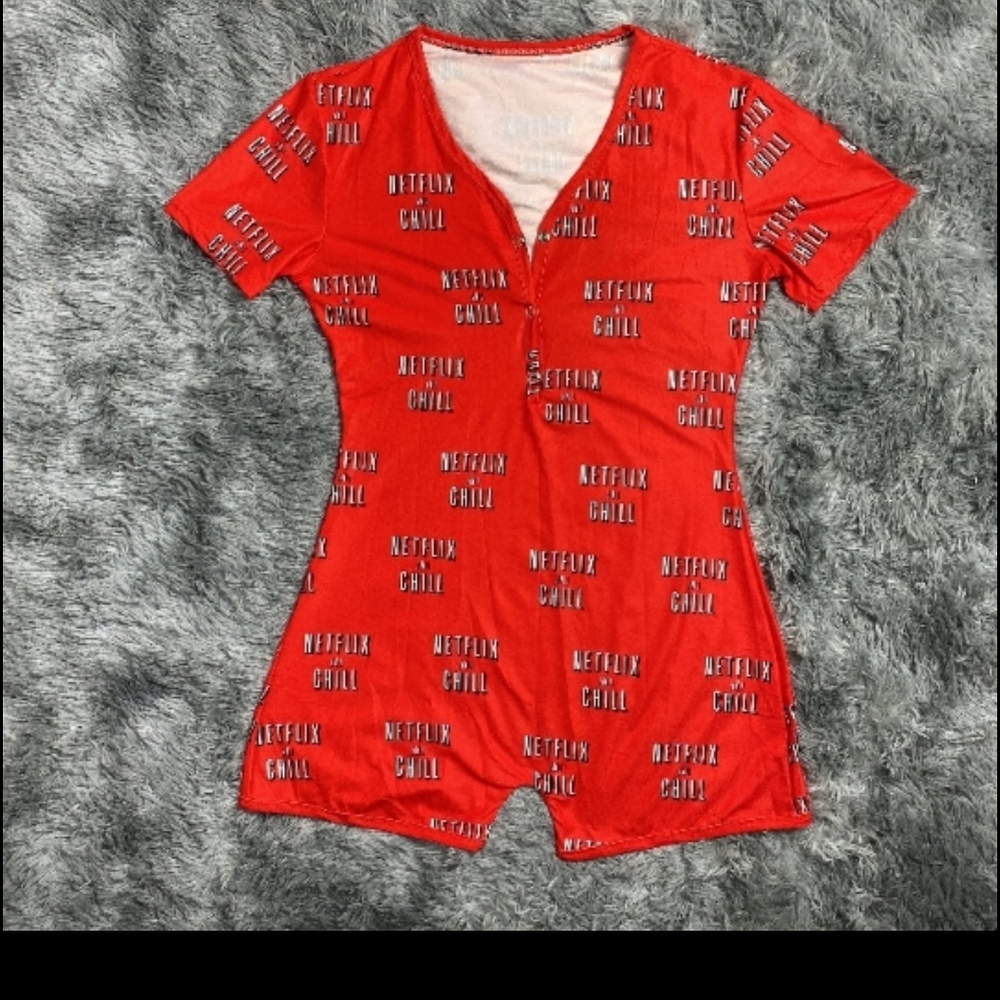 💥💥Moving sale Netflix and chill Onesies PJs💥💥